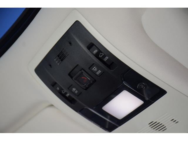 ＵＸ ＵＸ２００　アーバンエレガンス　ムーンルーフ／メーカーナビ／パノラミックモニター／セーフティ／レザーシート／パワーシート／シートヒーター／ステアリングヒーター／パワーバックドア／ワンオーナー／（21枚目）