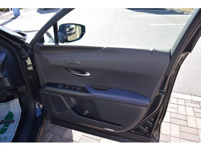 ＵＸ ＵＸ２００　アーバンエレガンス　ムーンルーフ／メーカーナビ／パノラミックモニター／セーフティ／レザーシート／パワーシート／シートヒーター／ステアリングヒーター／パワーバックドア／ワンオーナー／（29枚目）