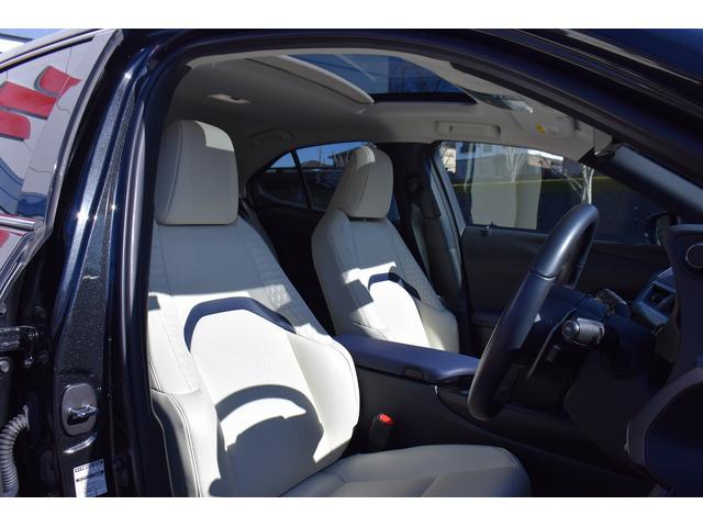 ＵＸ ＵＸ２００　アーバンエレガンス　ムーンルーフ／メーカーナビ／パノラミックモニター／セーフティ／レザーシート／パワーシート／シートヒーター／ステアリングヒーター／パワーバックドア／ワンオーナー／（32枚目）