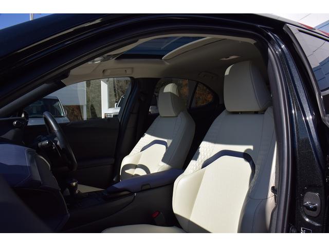 ＵＸ ＵＸ２００　アーバンエレガンス　ムーンルーフ／メーカーナビ／パノラミックモニター／セーフティ／レザーシート／パワーシート／シートヒーター／ステアリングヒーター／パワーバックドア／ワンオーナー／（33枚目）