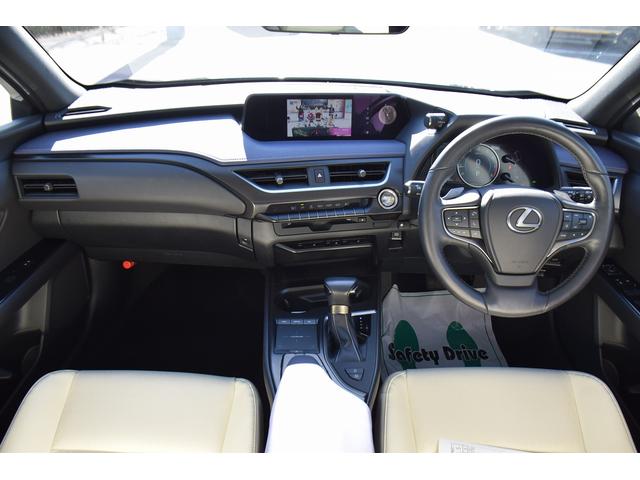 ＵＸ ＵＸ２００　アーバンエレガンス　ムーンルーフ／メーカーナビ／パノラミックモニター／セーフティ／レザーシート／パワーシート／シートヒーター／ステアリングヒーター／パワーバックドア／ワンオーナー／（35枚目）