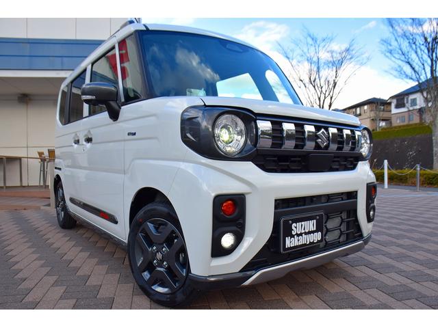 スペーシアギア ハイブリッドＸＺ　新車未登録　スズキセーフティ　全方位カメラ　９インチメーカーナビ　スズキコネクト　サーキュレータ　両側スライドドア　前席シートヒーター　ステアヒーター　ＬＥＤライト　フォグライト　純正アルミ（12枚目）