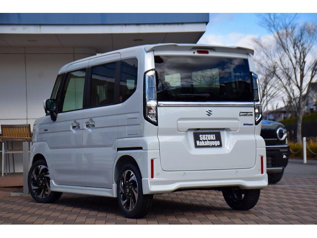 スペーシアカスタム ハイブリッドＸＳターボ　新車未登録　ターボ車　スズキセーフティ　全方位カメラ　９インチメーカーナビ　スズキコネクト　サーキュレータ　両側電動ドア　前席シートヒーター　ステアヒーター　ＬＥＤライト　フォグライト　純正アルミ（3枚目）