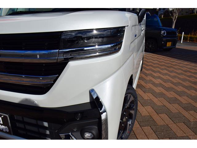 スペーシアカスタム ハイブリッドＸＳターボ　新車未登録　ターボ車　スズキセーフティ　全方位カメラ　９インチメーカーナビ　スズキコネクト　サーキュレータ　両側電動ドア　前席シートヒーター　ステアヒーター　ＬＥＤライト　フォグライト　純正アルミ（8枚目）