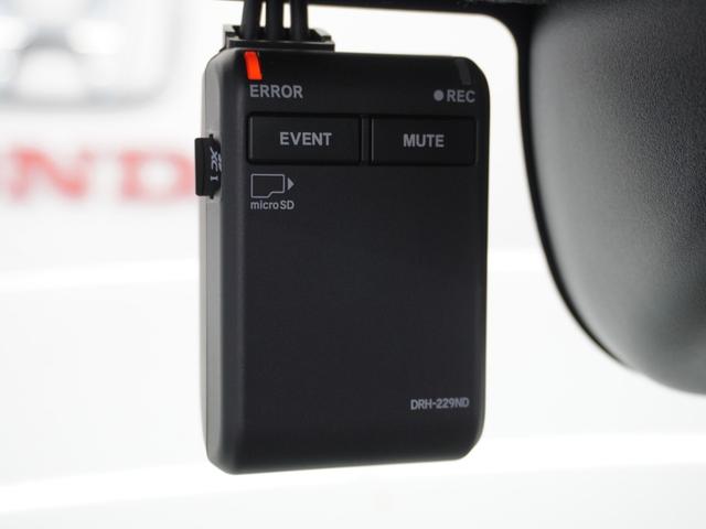 N-BOXカスタム ベースグレード 2年保証当社試乗車ナビDレコRカメ片電扉禁煙車 ホンダセンシング シートヒーター LEDヘッドライト オートライト リアスクリーンサンシェード HondaCONNECT 純正アルミホイール(4枚目)