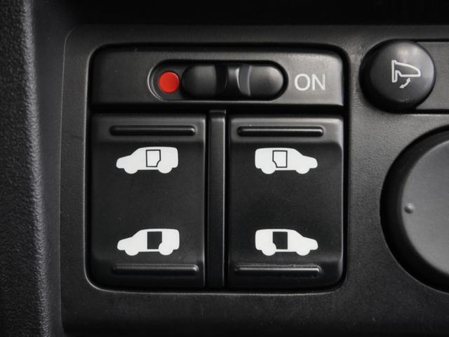 フリード Ｇエアロ　１年保証ナビＲカメＥＴＣ両電扉ＢＴワンセグＨＩＤ　禁煙車　ＦＯＰメモリーナビゲーション　電動コーナーポール装備　純正アルミホイール　コンビニフック　サードシート跳ね上げ式シートアレンジ（5枚目）