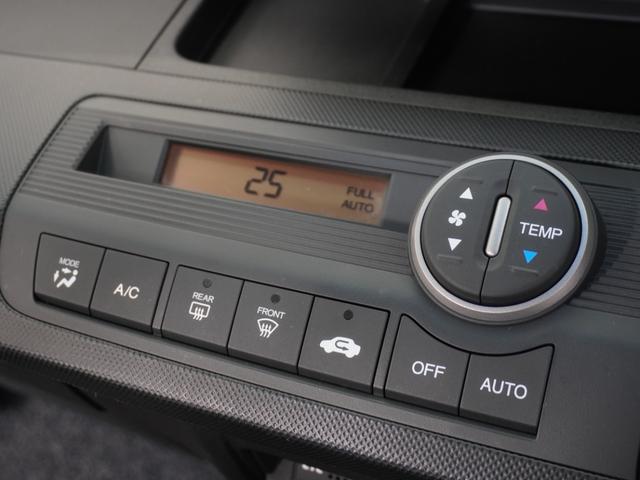 フリード Ｇエアロ　１年保証ナビＲカメＥＴＣ両電扉ＢＴワンセグＨＩＤ　禁煙車　ＦＯＰメモリーナビゲーション　電動コーナーポール装備　純正アルミホイール　コンビニフック　サードシート跳ね上げ式シートアレンジ（8枚目）