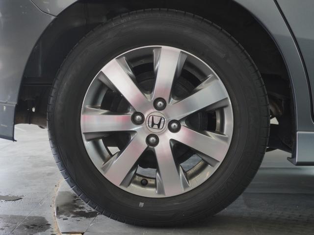 フリード Ｇエアロ　１年保証ナビＲカメＥＴＣ両電扉ＢＴワンセグＨＩＤ　禁煙車　ＦＯＰメモリーナビゲーション　電動コーナーポール装備　純正アルミホイール　コンビニフック　サードシート跳ね上げ式シートアレンジ（14枚目）