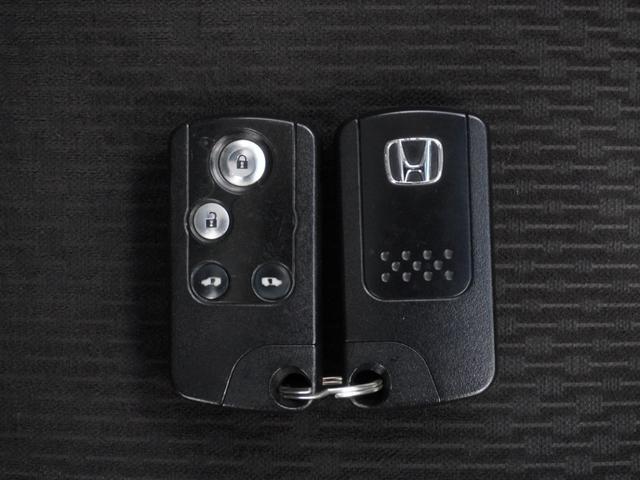 フリード Ｇエアロ　１年保証ナビＲカメＥＴＣ両電扉ＢＴワンセグＨＩＤ　禁煙車　ＦＯＰメモリーナビゲーション　電動コーナーポール装備　純正アルミホイール　コンビニフック　サードシート跳ね上げ式シートアレンジ（15枚目）