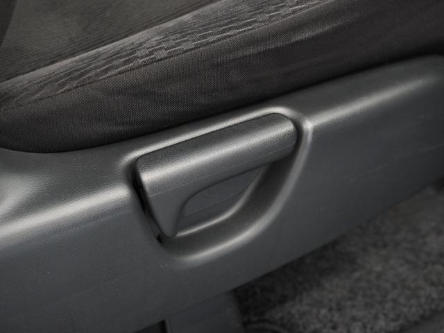 フリード Ｇエアロ　１年保証ナビＲカメＥＴＣ両電扉ＢＴワンセグＨＩＤ　禁煙車　ＦＯＰメモリーナビゲーション　電動コーナーポール装備　純正アルミホイール　コンビニフック　サードシート跳ね上げ式シートアレンジ（24枚目）