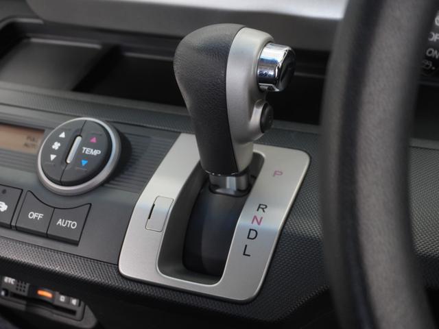 フリード Ｇエアロ　１年保証ナビＲカメＥＴＣ両電扉ＢＴワンセグＨＩＤ　禁煙車　ＦＯＰメモリーナビゲーション　電動コーナーポール装備　純正アルミホイール　コンビニフック　サードシート跳ね上げ式シートアレンジ（37枚目）