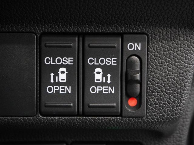 フリード クロスター・ホンダセンシング　１オーナ１年保証ナビＲカメＥＴＣ両電扉ＢＴ接続ＬＥＤ　禁煙車　ホンダセンシング　クロスター　ＬＥＤヘッドライト　オートライト　フォグライト　オートエアコン（5枚目）