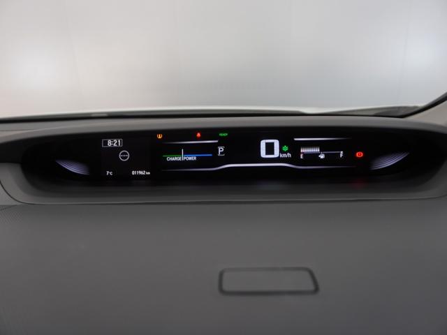 ���}���`�C���t�H���[�V���������[�^�[���Ƀf�B�X�v���[�𑕔��B�R��A�q���\�����Ȃǂ̉^�]���T�|�[�g������A�z���_�Z���V���O�̒��ӁE�x���Ȃǂ�\�����܂��B