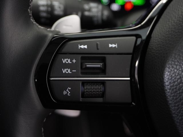 ���n���h���Ɂy�I�[�f�B�I�����R���X�C�b�`�z����������Ă܂��B���_�����炷���ƂȂ��A�{�����[�������E�I�[�f�B�I�\�[�X�ؑցE�I�Ȃ��o���܂��B���S�^�]���Ȃ��瑀�삪�\�ɂȂ�܂����B