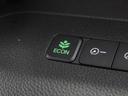 ◆ＥＣＯＮスイッチ（ＥＣＯＮモード）◆エンジンやエアコンといった、クルマ全体の動きを燃費優先で自動制御するＥＣＯＮモード。空調など快適性を優先したいときは、スイッチを押してＯＦＦにできます。