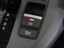オートブレーキホールド機能付き電子パーキングブレーキ!ブレーキペダルを足から離しても停車状態を保ちます。アクセルを踏めば自動でブレーキが解除され、発進可能!