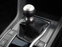 6速マニュアルミッション。しっくりと手になじむ形状のシフトノブです。