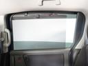リアドアには【スクリーンサンシェード】が装備されています。日差しを和らげ、プライバシーの保護にも役立ちます。後部座席にお子様を乗車させるときも、ゆっくりお昼寝できます♪