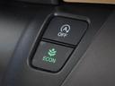 ◆ECONスイッチ(ECONモード)◆エンジンやエアコンといった、クルマ全体の動きを燃費優先で自動制御するECONモード。空調など快適性を優先したいときは、スイッチを押してOFFにできます。