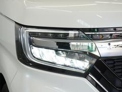 ＬＥＤヘッドライトはＨＩＤより明るく省電力のヘッドライトが装着されています。点灯忘れも防止できるオートライトコントロール機能がついているので、夜間のドライブもより安全に楽しめますよ。 5