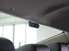この車にはリアにもドライブレコーダーを装備しております◆映像・音声などを記録する自動車用の装置です。　もしもの事故の際の記録はもちろん、旅行の際の思い出としてドライブの映像を楽しむことができます。 7