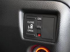 ����¦��ư���饤�ɥɥ���������־�Ǥ���ߤ꤬�ڡ��������ͤ��٤μ֤˥ɥ������ƤƤ��ޤ����ۤ⤴�����ޤ��󡪾����ʤ�����Ϣ������⤳��ǰ¿��� 4