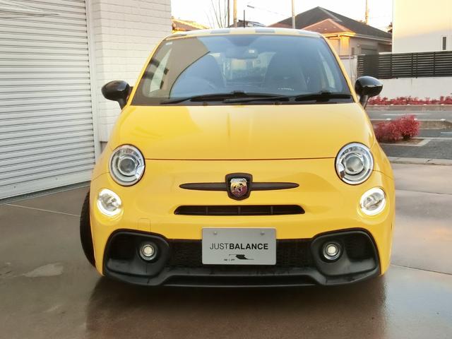 アバルト595 コンペティツィオーネ パフォーマンスパッケージ 右H 5MT 機械式LSD ナビ&地デジ カーボンシート チェック柄ルーフ 17インチブラックAW イエローキャリパー(7枚目)