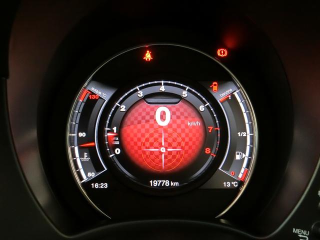 アバルト595 コンペティツィオーネ パフォーマンスパッケージ 右H 5MT 機械式LSD ナビ&地デジ カーボンシート チェック柄ルーフ 17インチブラックAW イエローキャリパー(26枚目)