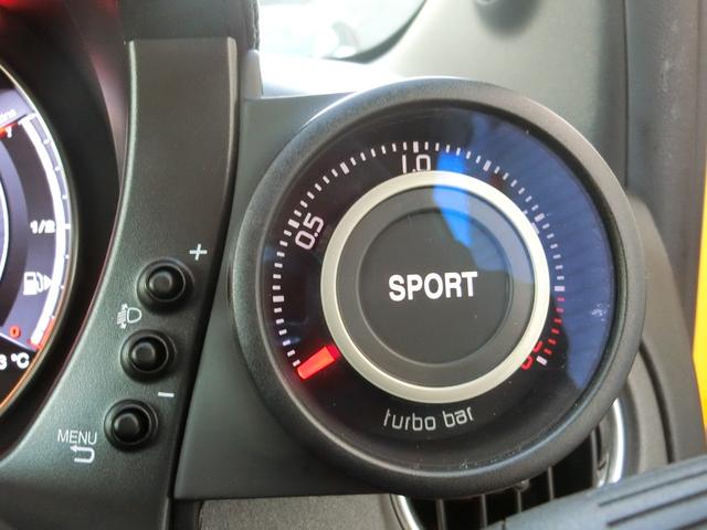 アバルト595 コンペティツィオーネ パフォーマンスパッケージ 右H 5MT 機械式LSD ナビ&地デジ カーボンシート チェック柄ルーフ 17インチブラックAW イエローキャリパー(27枚目)