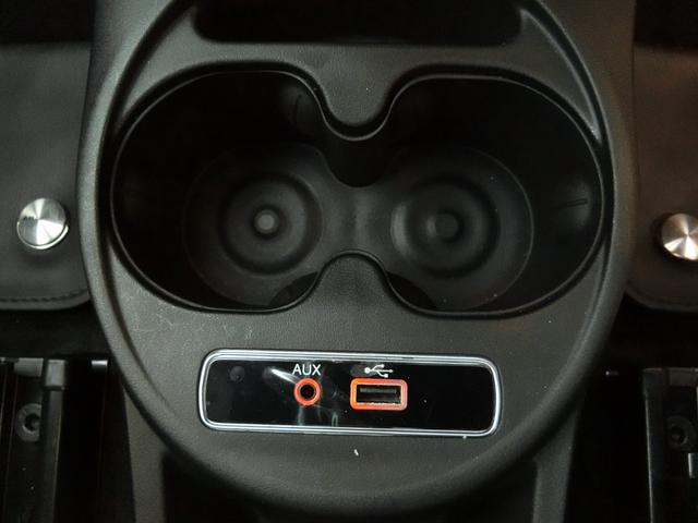 アバルト595 コンペティツィオーネ パフォーマンスパッケージ 右H 5MT 機械式LSD ナビ&地デジ カーボンシート チェック柄ルーフ 17インチブラックAW イエローキャリパー(30枚目)