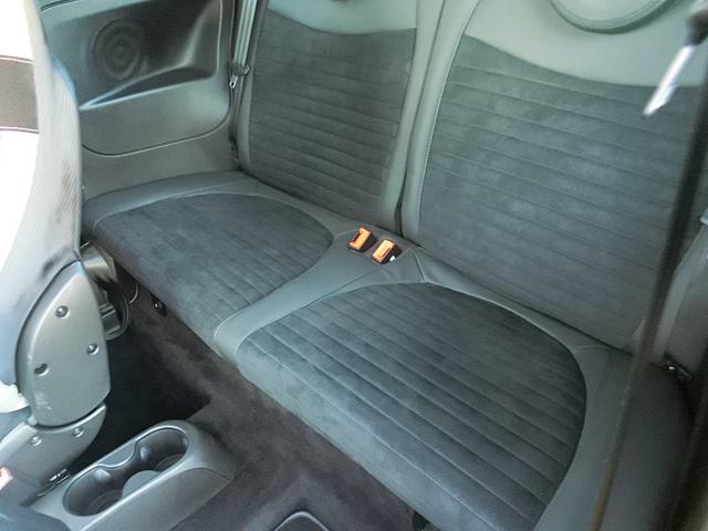 アバルト595 コンペティツィオーネ パフォーマンスパッケージ 右H 5MT 機械式LSD ナビ&地デジ カーボンシート チェック柄ルーフ 17インチブラックAW イエローキャリパー(33枚目)