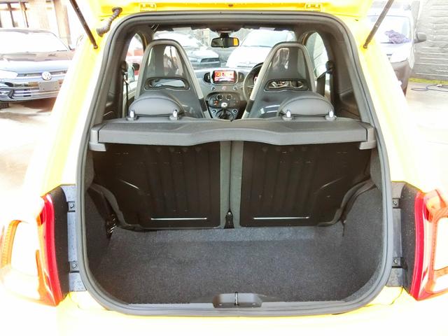 アバルト595 コンペティツィオーネ パフォーマンスパッケージ 右H 5MT 機械式LSD ナビ&地デジ カーボンシート チェック柄ルーフ 17インチブラックAW イエローキャリパー(35枚目)