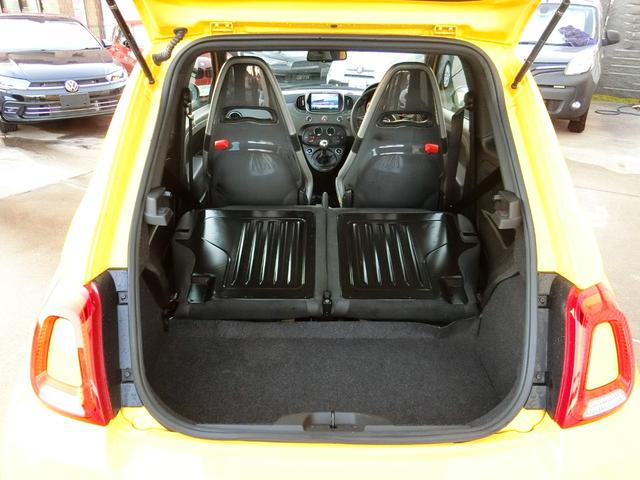 アバルト595 コンペティツィオーネ パフォーマンスパッケージ 右H 5MT 機械式LSD ナビ&地デジ カーボンシート チェック柄ルーフ 17インチブラックAW イエローキャリパー(36枚目)