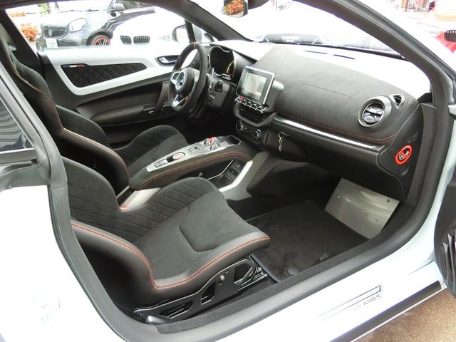 Ａ１１０ Ｓ　Ｄ車　左ハンドル　カーボンルーフ　カーボンリップ　カーボンスポイラー　Ａカープレイ＆Ａオート　ナビ＆ＴＶ＆Ｂカメラ　カップホルダー　冷却用アンダーパネル　ＯＰ２００万　屋内車庫保管　雨天時未走行（29枚目）