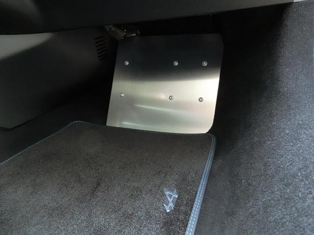 Ａ１１０ Ｓ　Ｄ車　左ハンドル　カーボンルーフ　カーボンリップ　カーボンスポイラー　Ａカープレイ＆Ａオート　ナビ＆ＴＶ＆Ｂカメラ　カップホルダー　冷却用アンダーパネル　ＯＰ２００万　屋内車庫保管　雨天時未走行（43枚目）