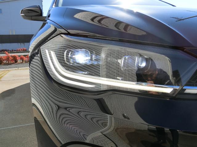 マトリクスＬＥＤヘッドライトを装備。非常に明るく、広範囲を照らしてくれますので夜間のドライブが格段に快適になります