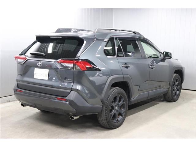 アルミホイールは見た目も格好よく、全体の印象を引き締めてくれます。