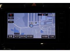 純正ナビを装備。初めての場所へのお出かけもナビがあると安心です。ハンズフリー通話に使えるＢｌｕｅｔｏｏｔｈにも対応しています♪ 4