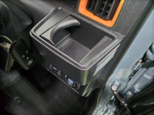 タント ファンクロス　認定中古車　ＣＶＴ　９インチディスプレイオーディオ　バックカメラ　キーフリーシステム　両側パワースライドドア　助手席側ピラーレス　ステアリングスイッチ　オートエアコン　サンシェード　ＬＥＤヘッドライト（27枚目）