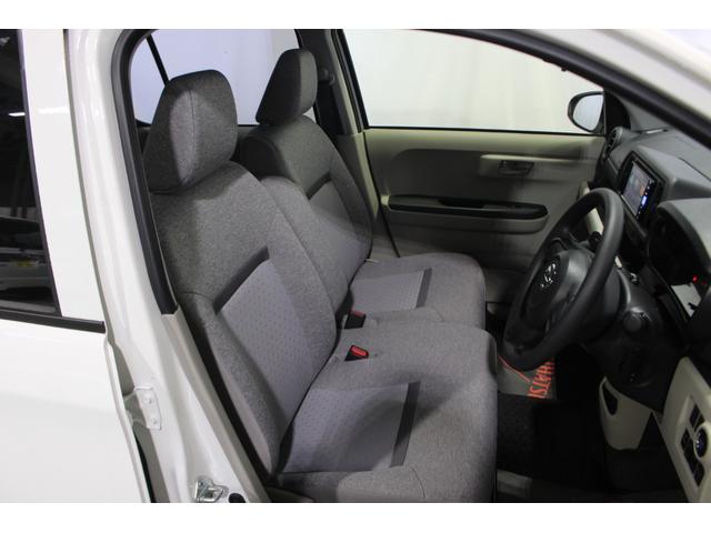 運転席から手の届く位置によく使うものが機能的に配置されています。