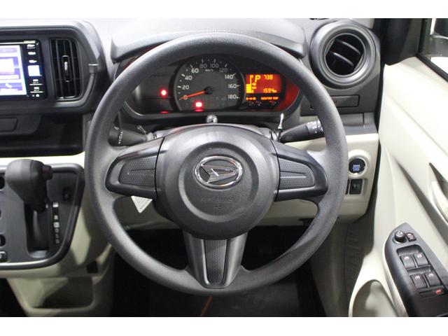 シンプルなインパネデザインで居心地の良い内装です♪