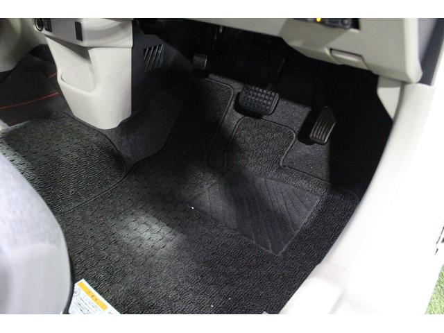 足元も広々しています。