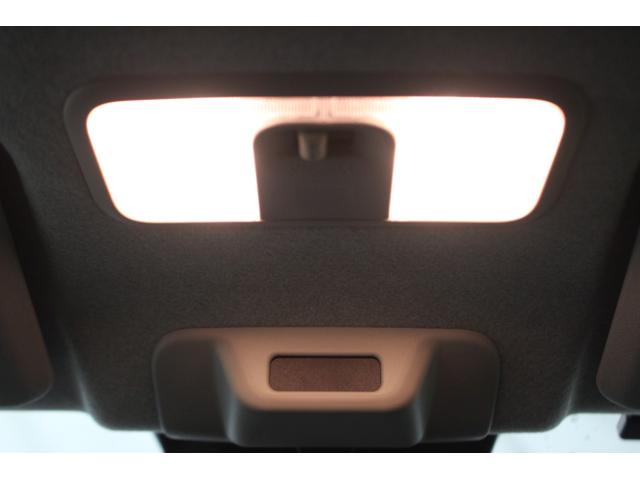 大きなルームランプが付いています♪