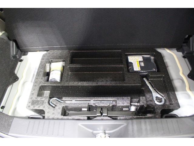 パンクの際に応急処置ができる工具一式が常備されています。