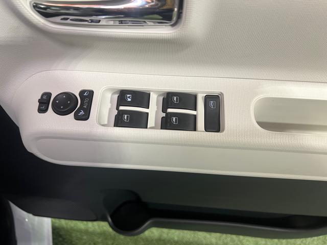 ムーヴキャンバス ストライプスＧ　認定中古車　ＣＶＴ　ナビ　ドライブレコーダー　パノラマカメラ　キーフリーシステム　ステアリングスイッチ　ホッとカップホルダー　両側パワースライドドア（17枚目）