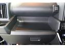 実用的な収納が、車内の各所にあります。