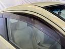 雨の日でも窓を開けられるドアバイザー付きです。
