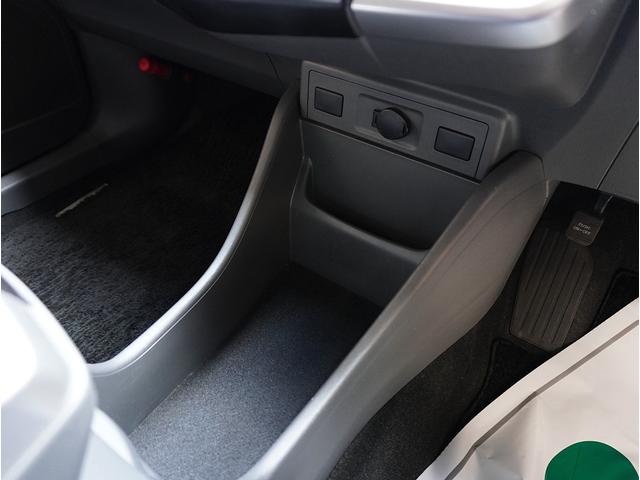 プリウスアルファ Ｓツーリングセレクション　ナビ／フルセグＴＶ／バックカメラ／Ｂｌｕｅｔｏｏｔｈ対応／アイドリングストップ／ＥＴＣ／前後ドラレコ／オートライト／オートエアコン／プッシュスタート／キセノンヘッドライト／純正アルミホイール／（34枚目）