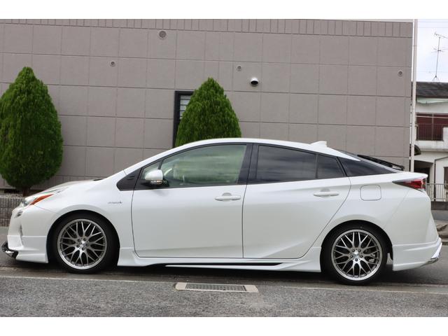 プリウス Ｓ　社外１８インチアルミホイール／フルエアロ／ＬＥＤヘッドライト＆フォグ／ナビ／フルセグＴＶ／Ｂｌｕｅｔｏｏｔｈ対応／バックカメラ／スマートキー／Ｐスタート／ＥＴＣ／オートライト／ステアリングスイッチ（17枚目）