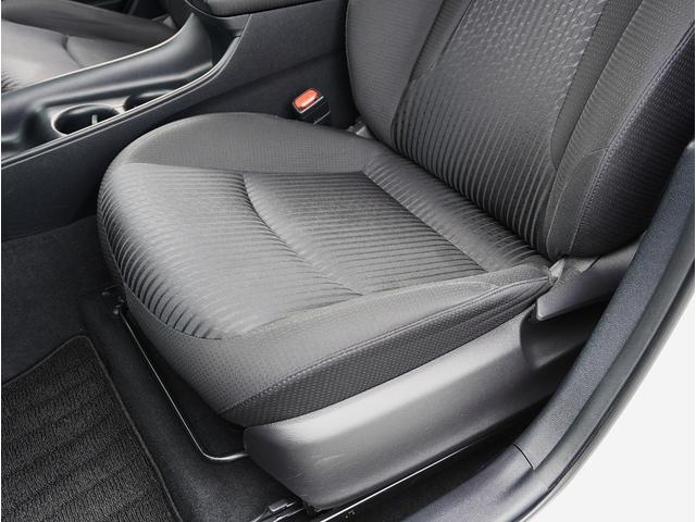 プリウス Ｓ　社外１８インチアルミホイール／フルエアロ／ＬＥＤヘッドライト＆フォグ／ナビ／フルセグＴＶ／Ｂｌｕｅｔｏｏｔｈ対応／バックカメラ／スマートキー／Ｐスタート／ＥＴＣ／オートライト／ステアリングスイッチ（51枚目）